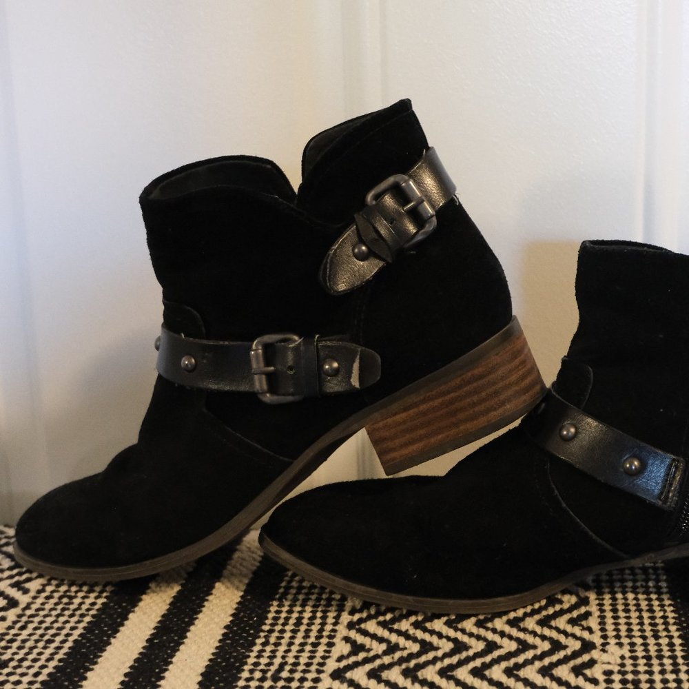 Crown Vintage | Roberta Suede Ankle Boots | Seize 7.5